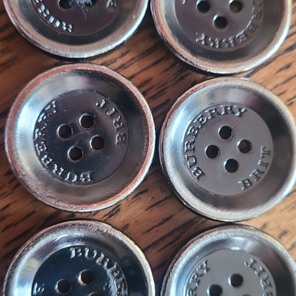 Authentic Burberry Brit Buttons 12 - Picture 4 of 4